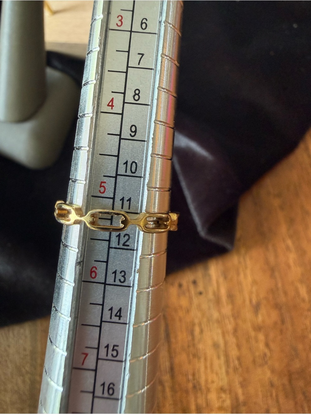Gold Link Pattern Women's Stackable Ring - Picture 5 of 5